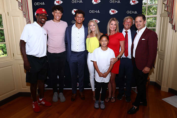 Patrick Mahomes with his family and agent after signing record contract